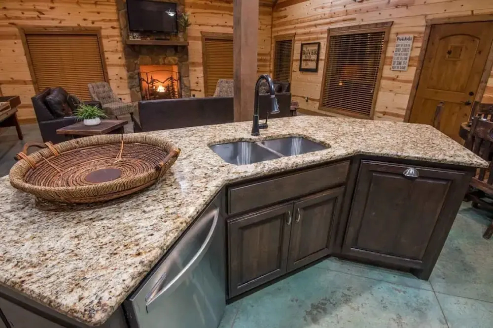 A River Runs Through It Lodge - 4 Br Cabin