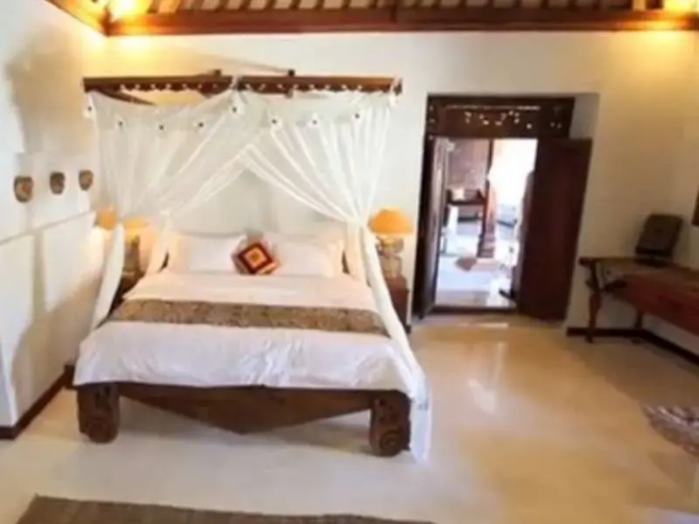 The Prabu House of Art and Villa