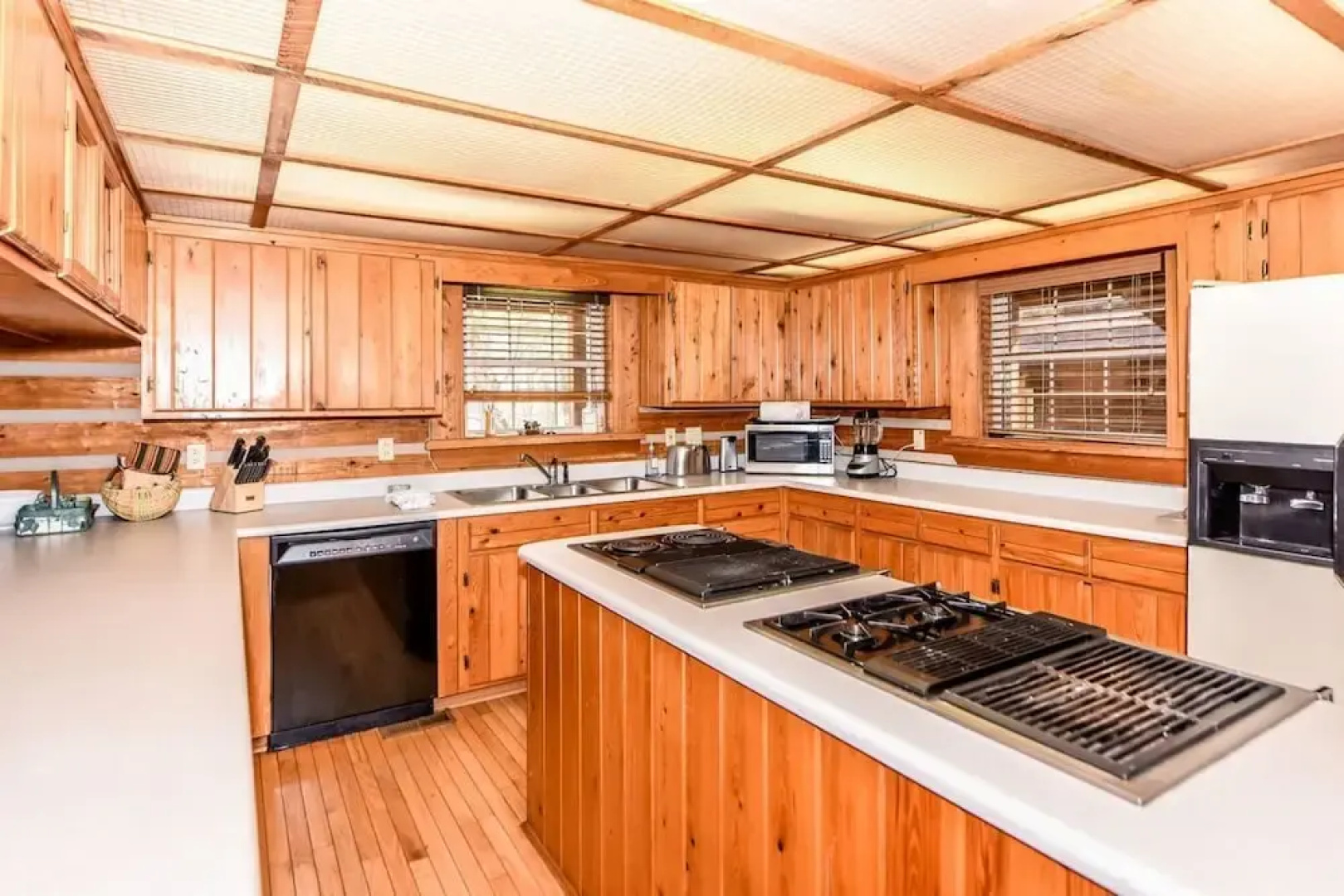 Tranquility - 4 Br home by RedAwning