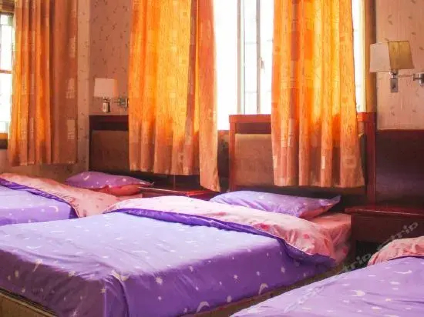 Fenghuang Border International Youth Hostel