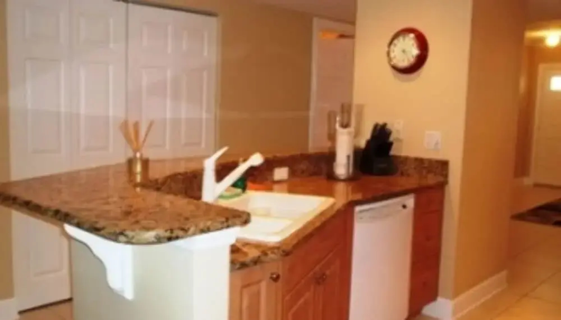 Gorgeous Ocean Views - 2 BR 2 BA - Di Mucci Twin Towers 907