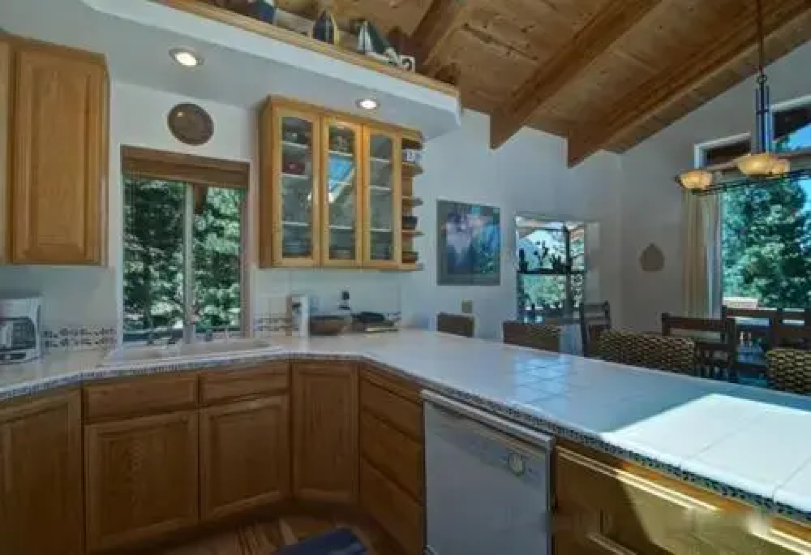 Golden Lakeview Home 3 Br home by RedAwning