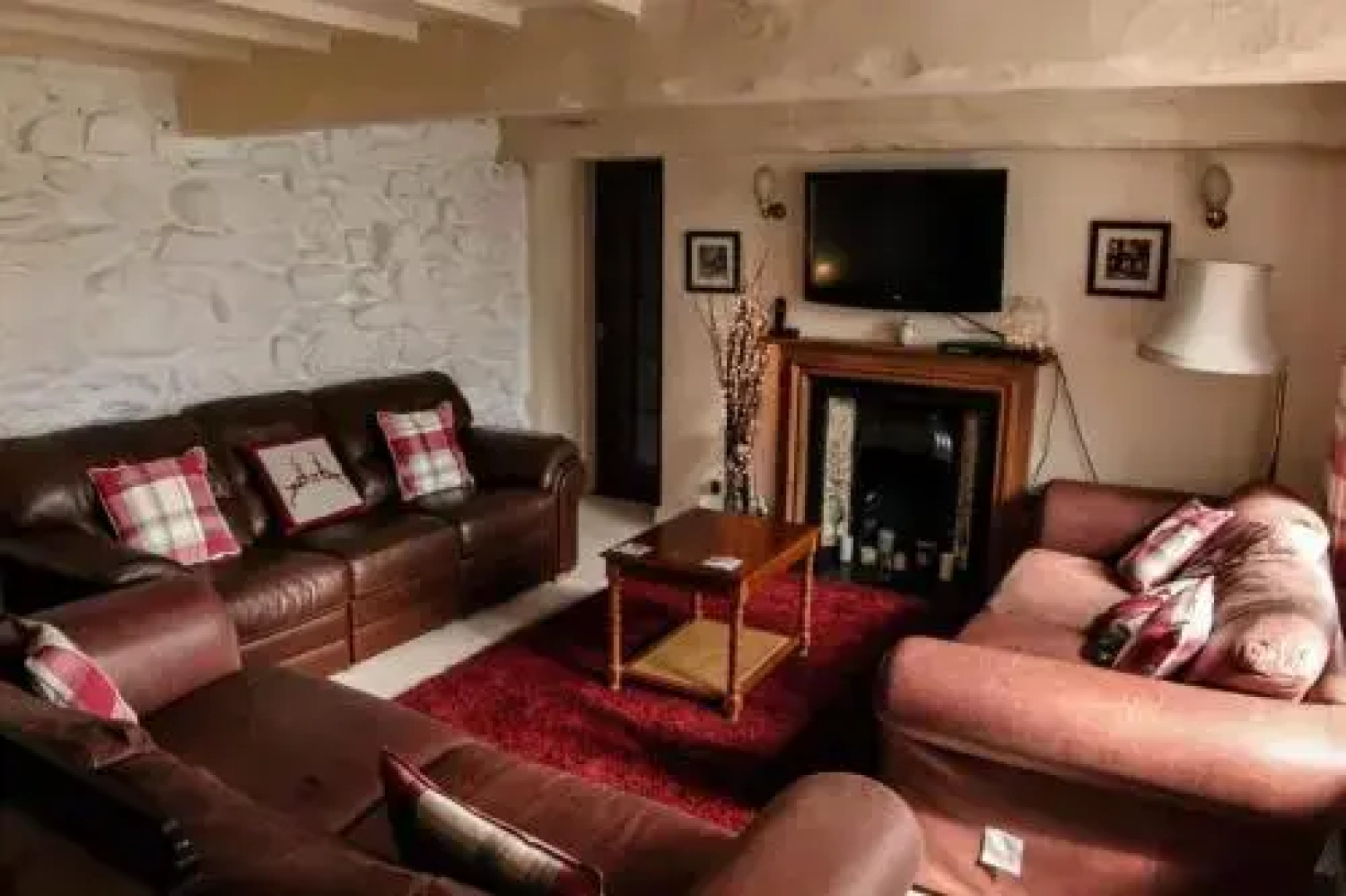RHOS UCHAF. Country House. B+B