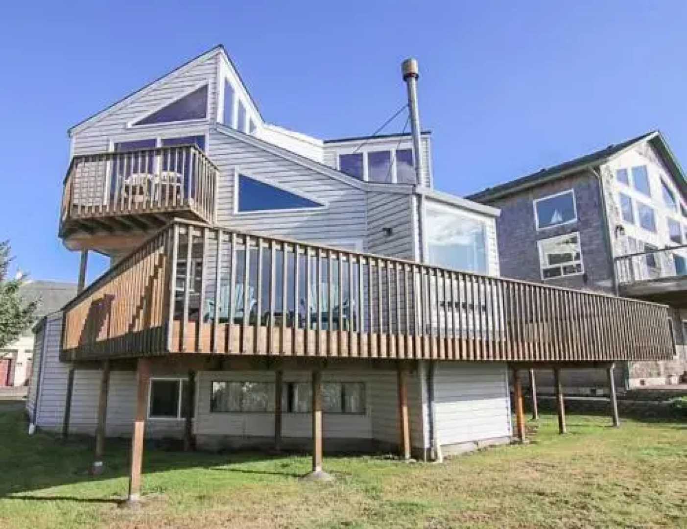 A Beachfront Fantasea - 3 Br home by RedAwning