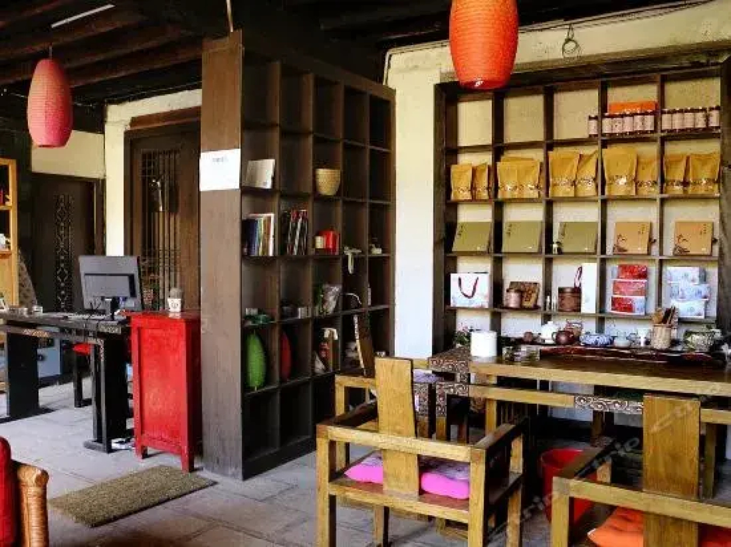 Lijiang Baisha Hui Lu Zhuang Inn