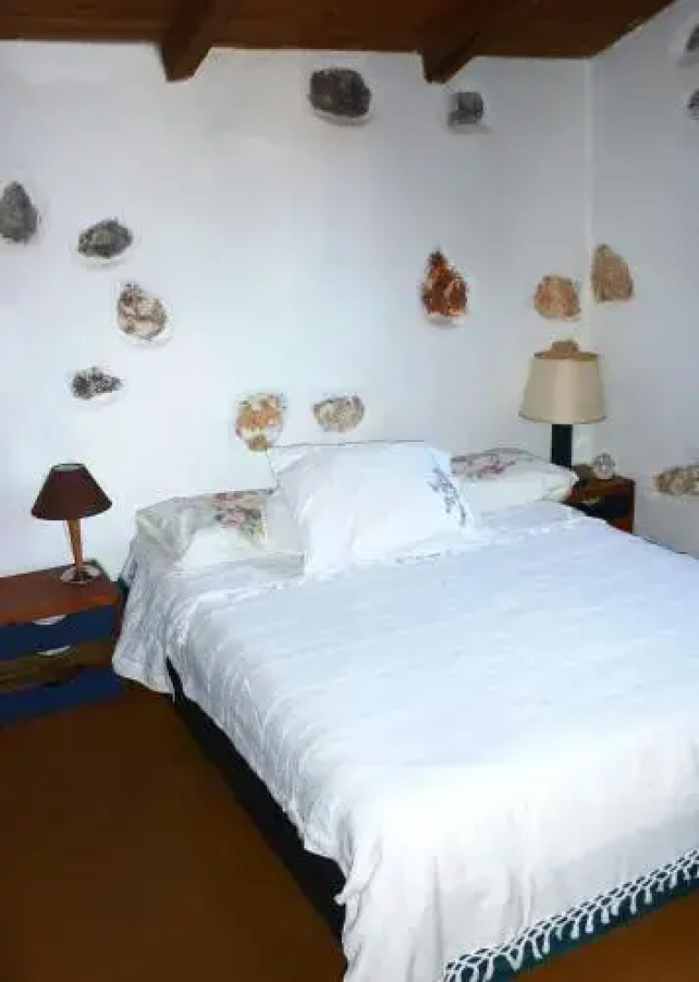 Andraclos House