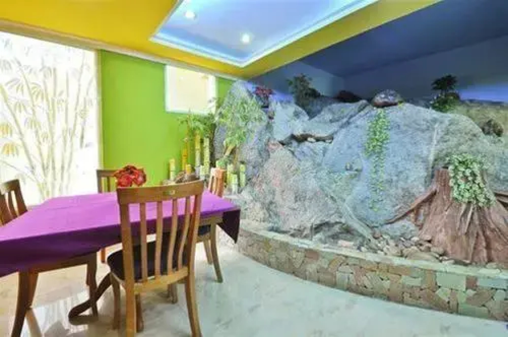 Munnar Crown Hotel