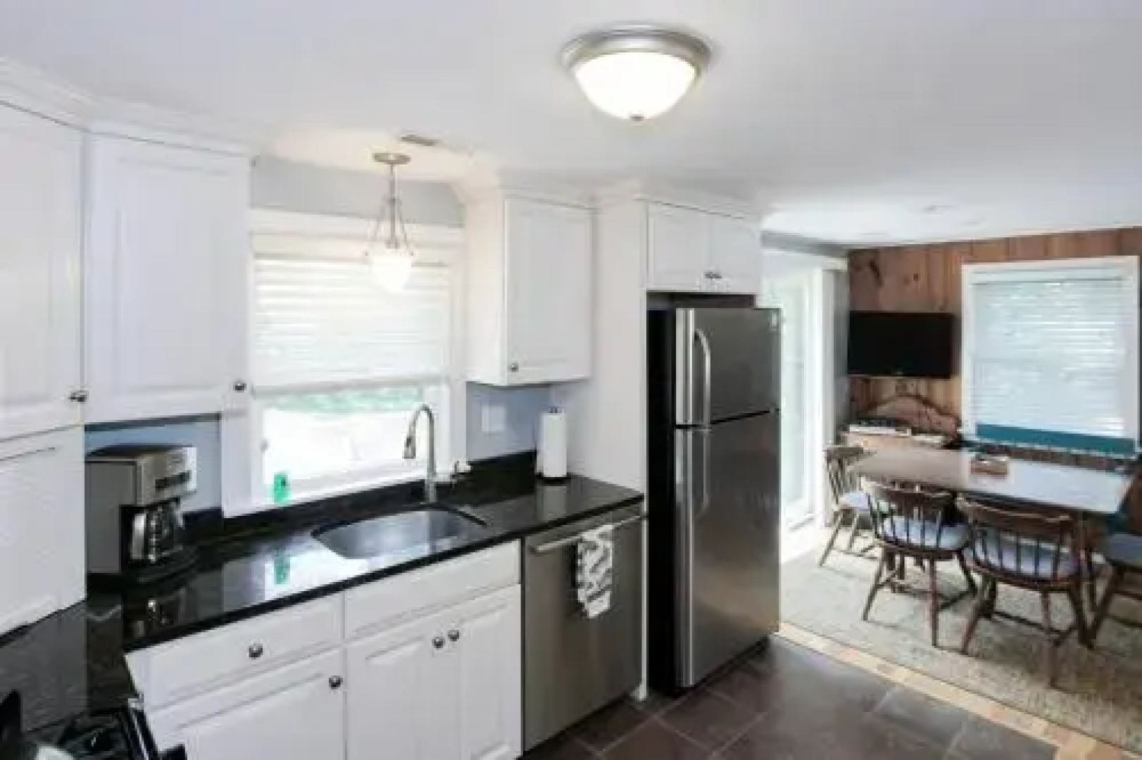 Charming 3BR Beach Cottage by RedAwning