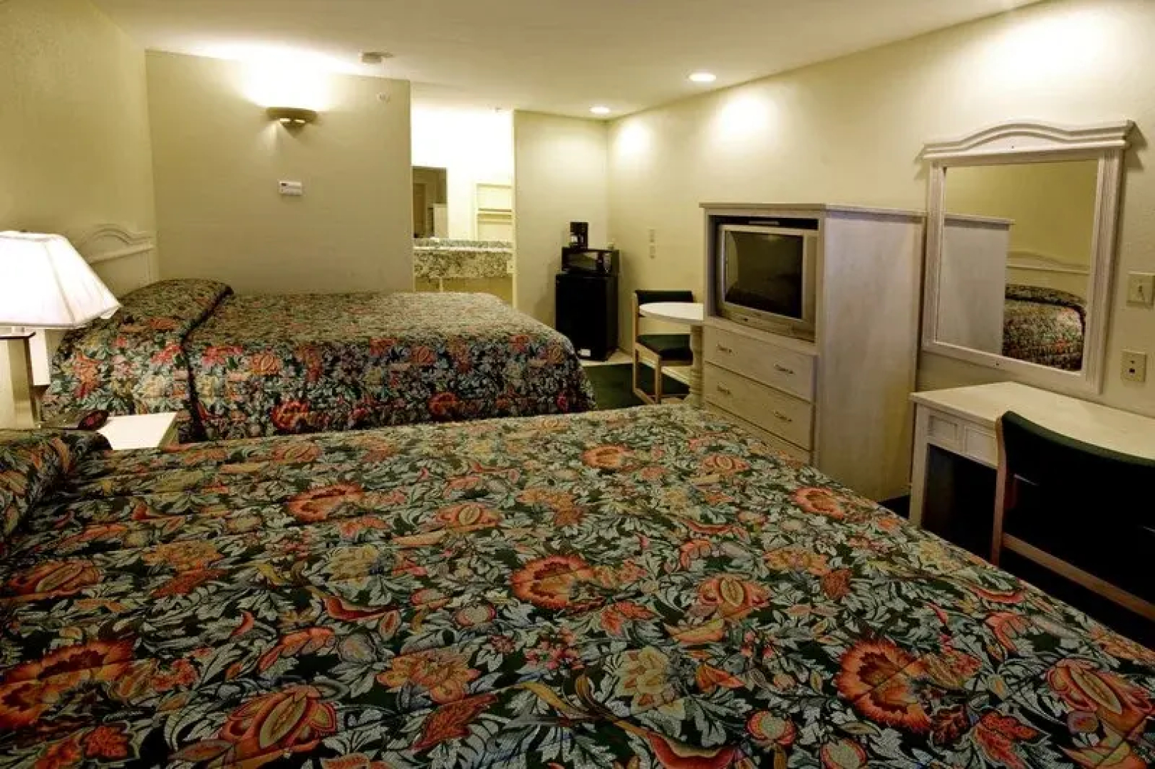 Riviera Inn & Suites