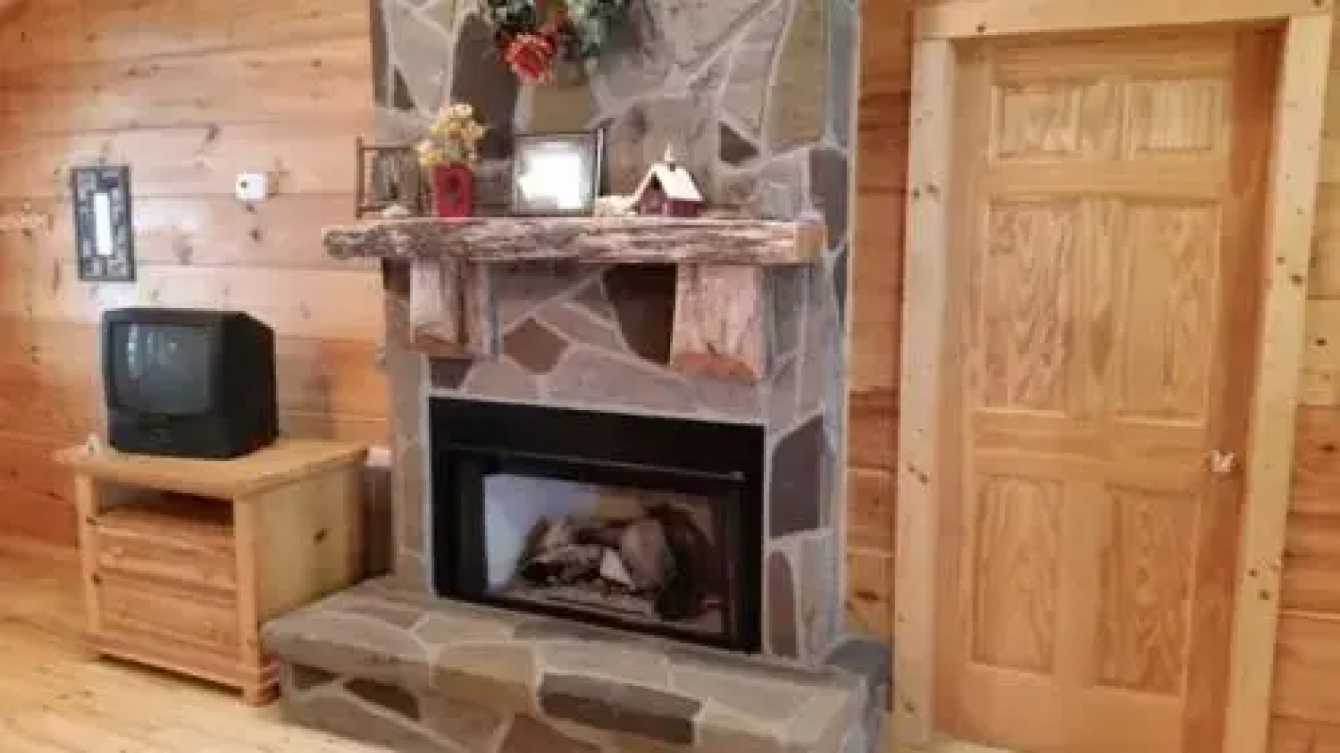 Mountain Dreams - 4 Br home by RedAwning