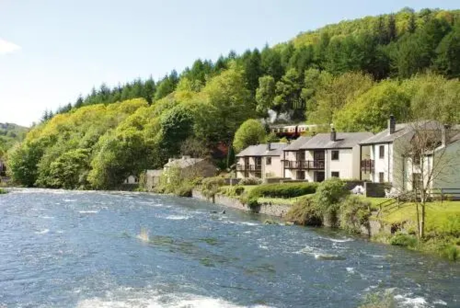 The Lakeland Village Club