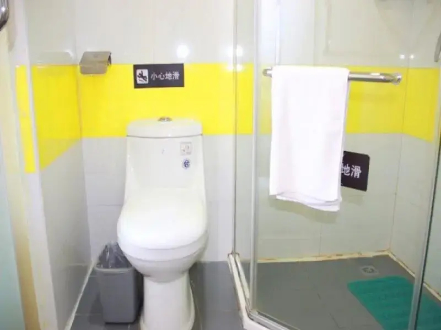 7Days Inn Wuhan Guanggu Walking Street Baoli Garden Branch