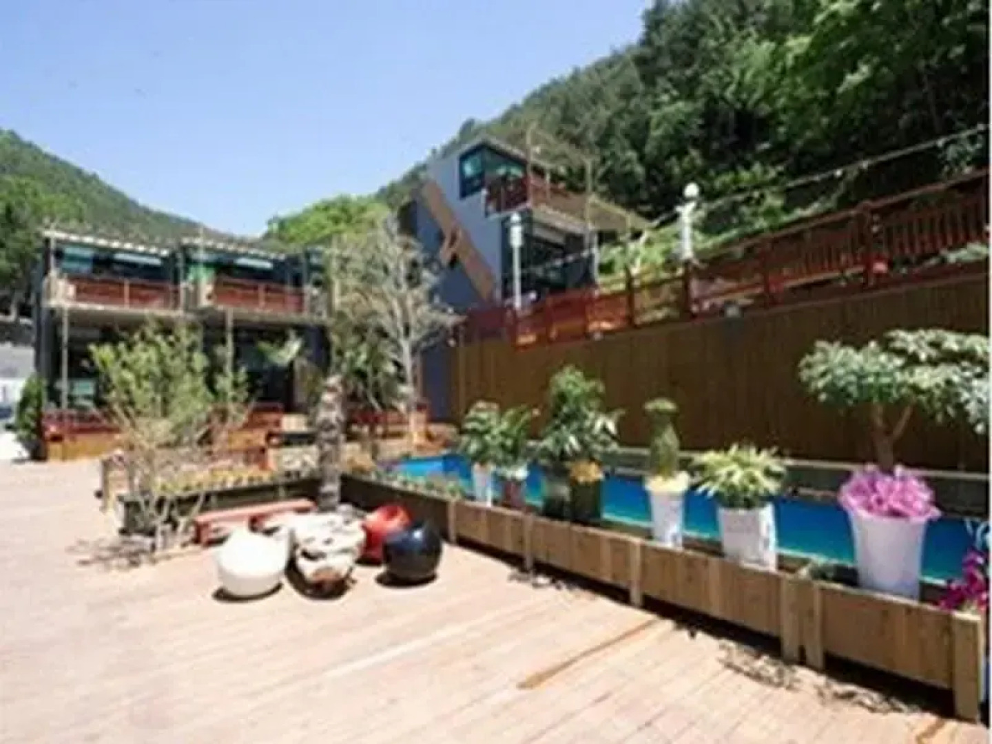 Sea and Valley Pension