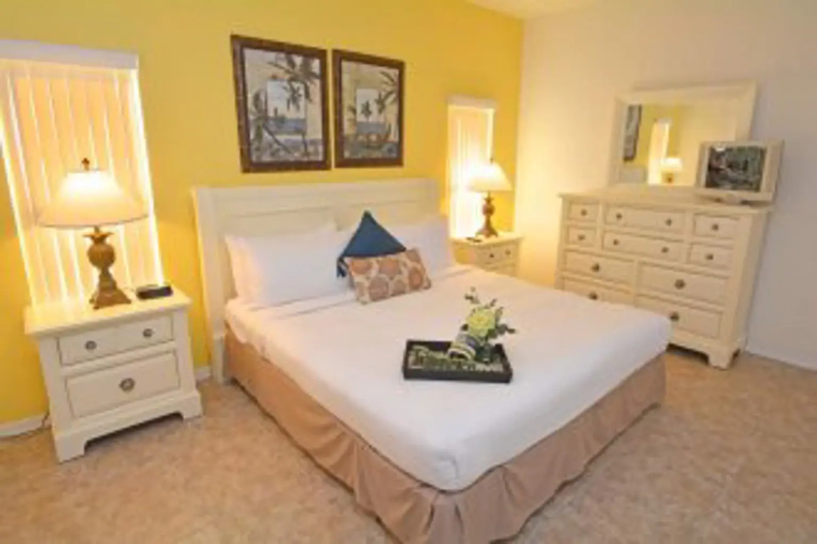 642 Summer Dream 4 Br villa by RedAwning