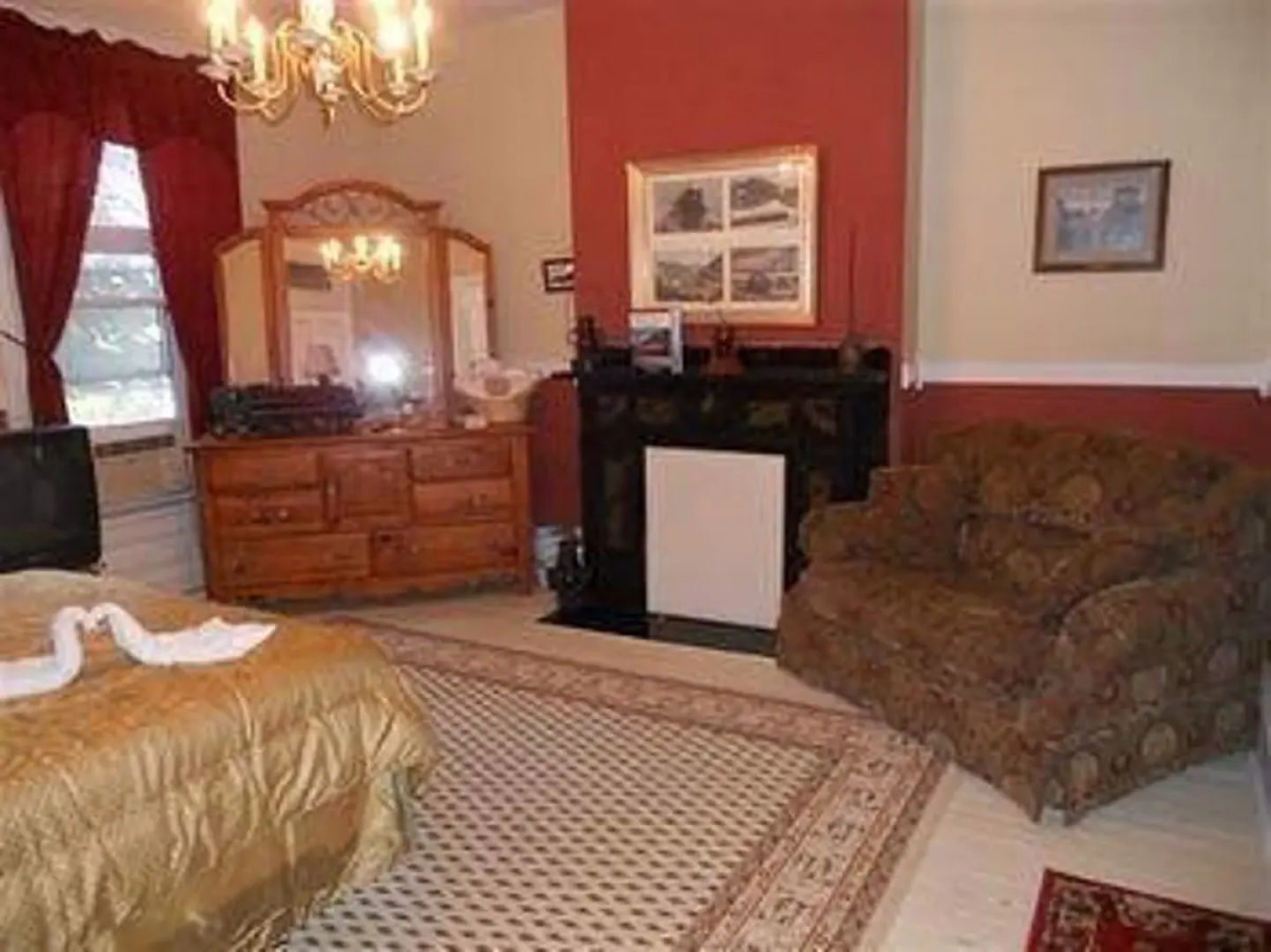 The Heritage House Inn Bed & Breakfast