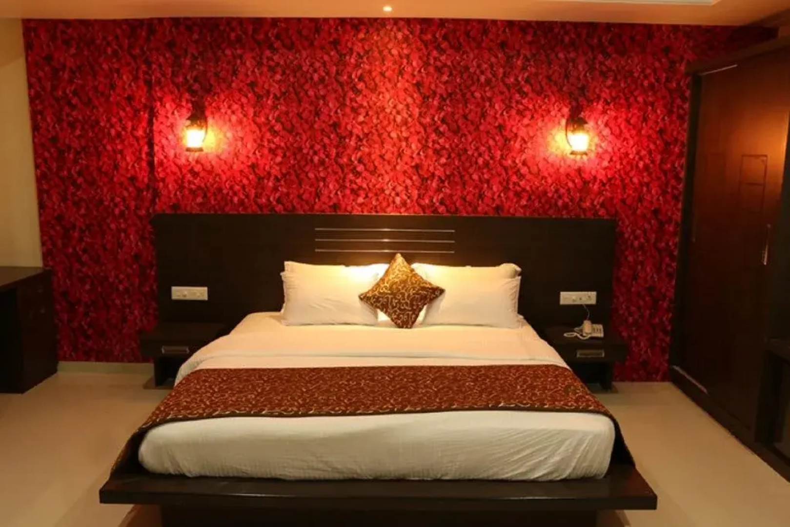 OYO Premium Teen Batti Devka Road