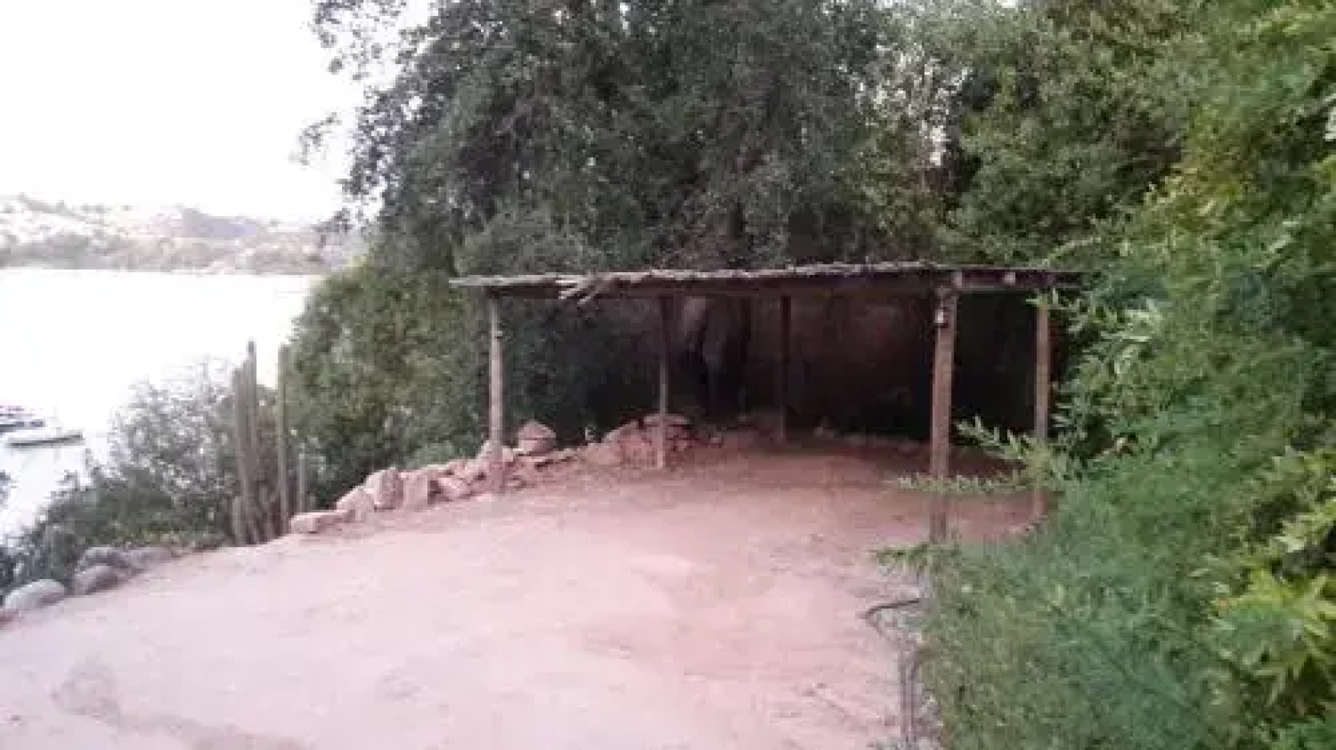 Cabaña de Adobe en Lago Rapel