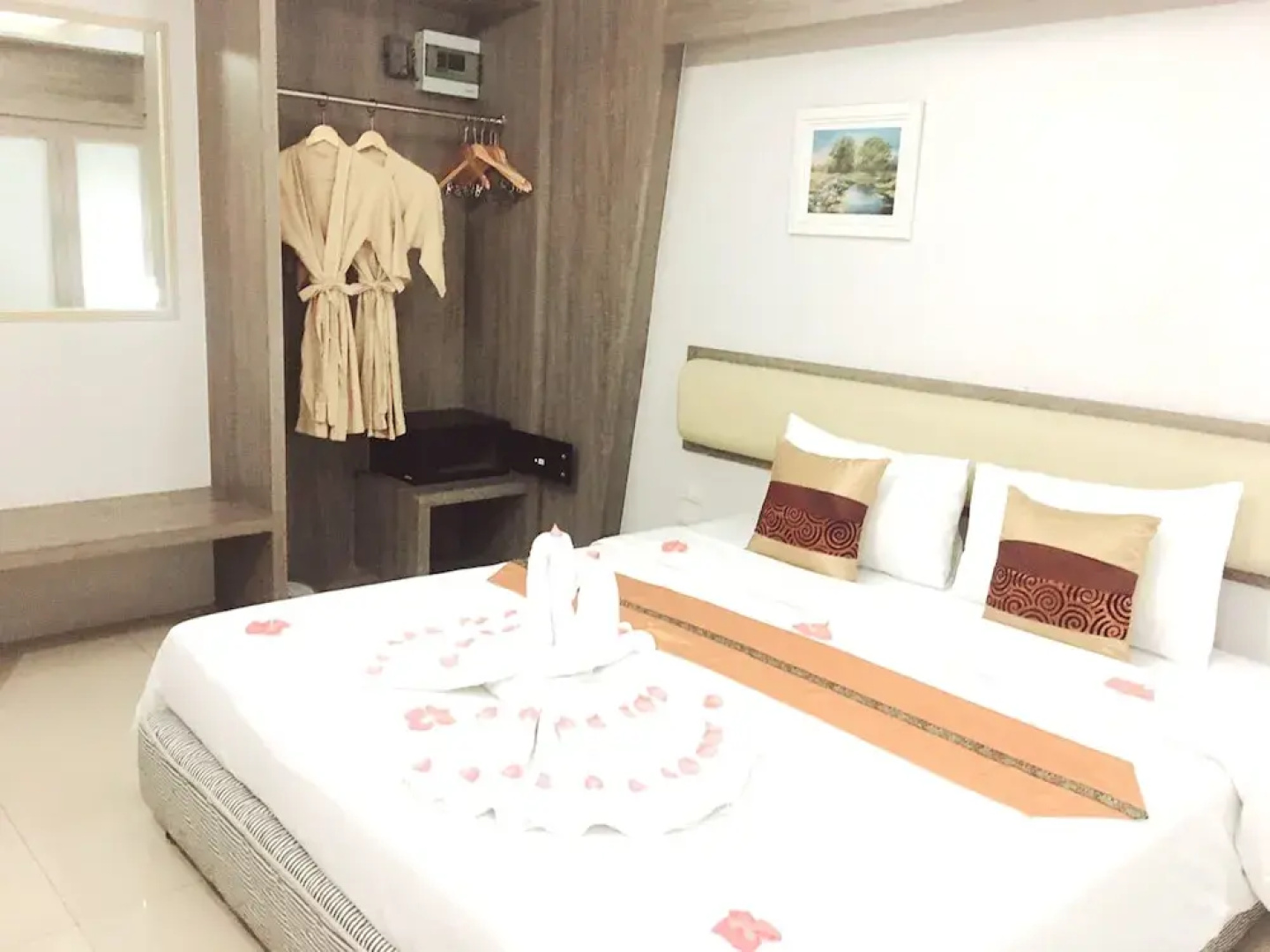 Golden Dragon Suvarnabhumi Hotel