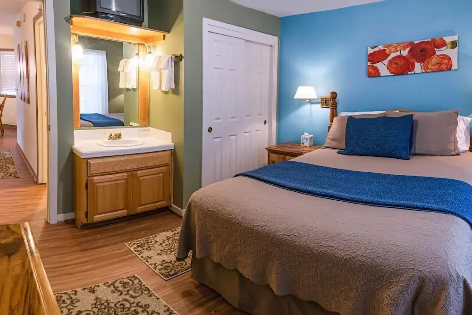 Oak Lawn Cottage ~ 1.5 Blocks to OSF