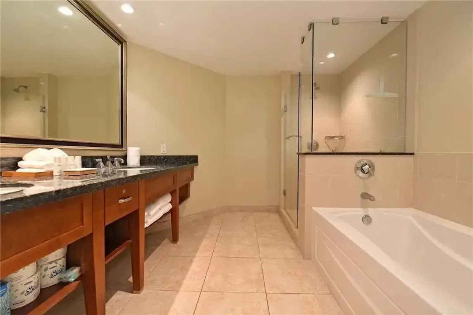 Honua Kai-Konea #539 - 2 Br condo by RedAwning