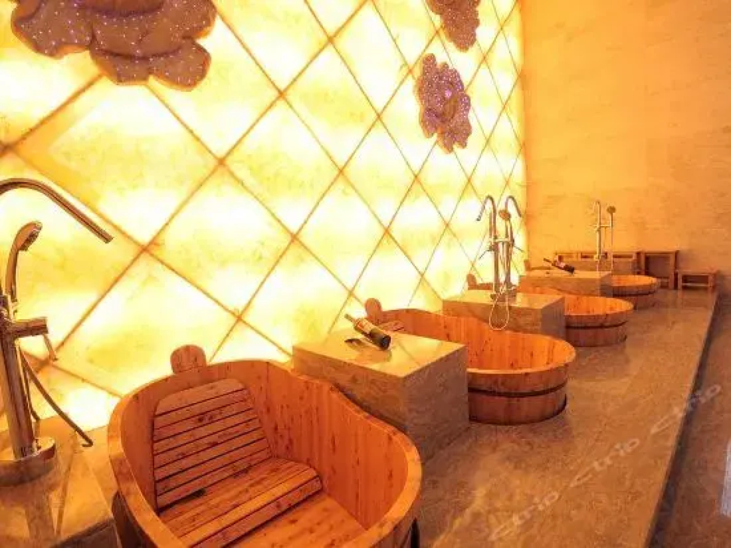 新乡塞纳河温泉酒店