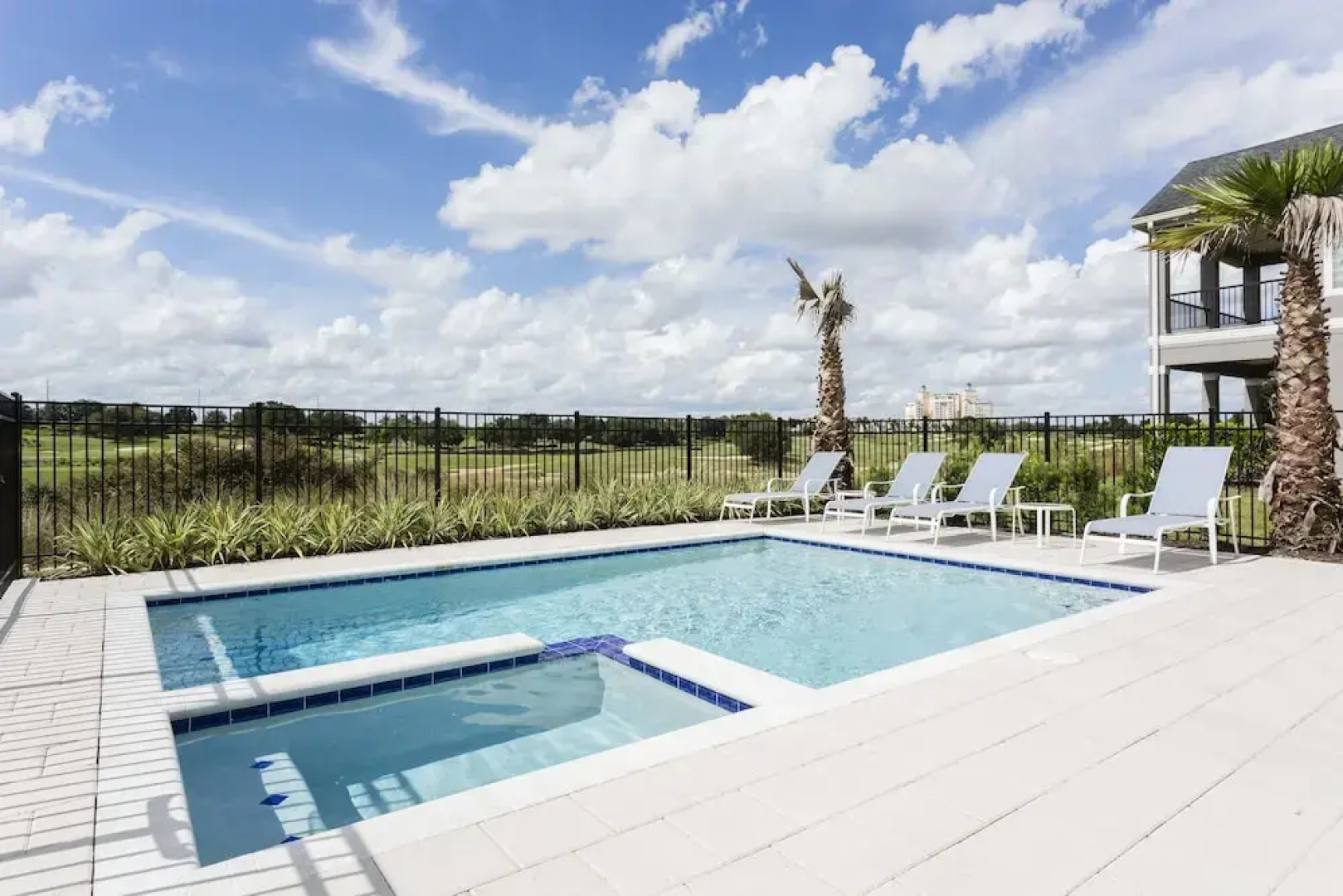 Villa Contempo at Liberty Bluff 5 Br home by RedAwning