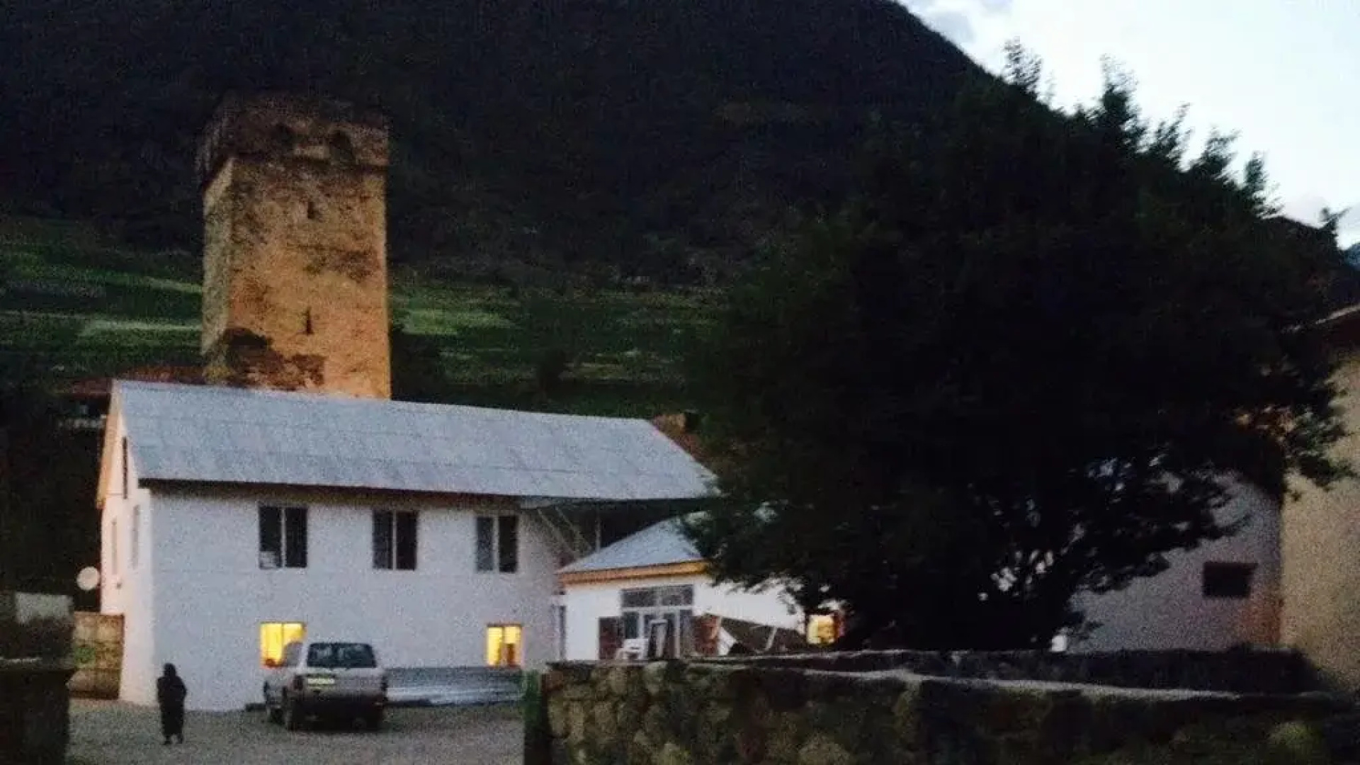 Lomari's Guest House
