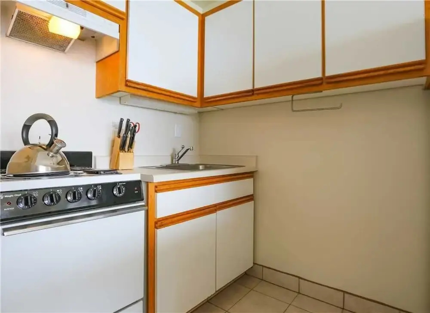 Valley Isle #806 Studio Bedroom Condo by RedAwning
