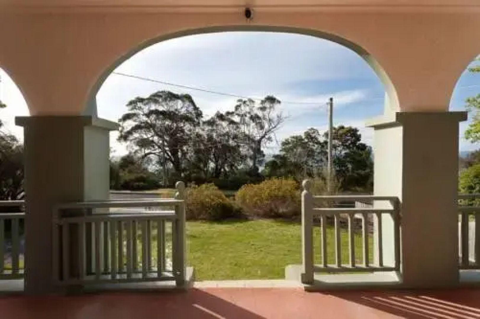 Luxury Retreat Just Above The Beach - The BeachNest