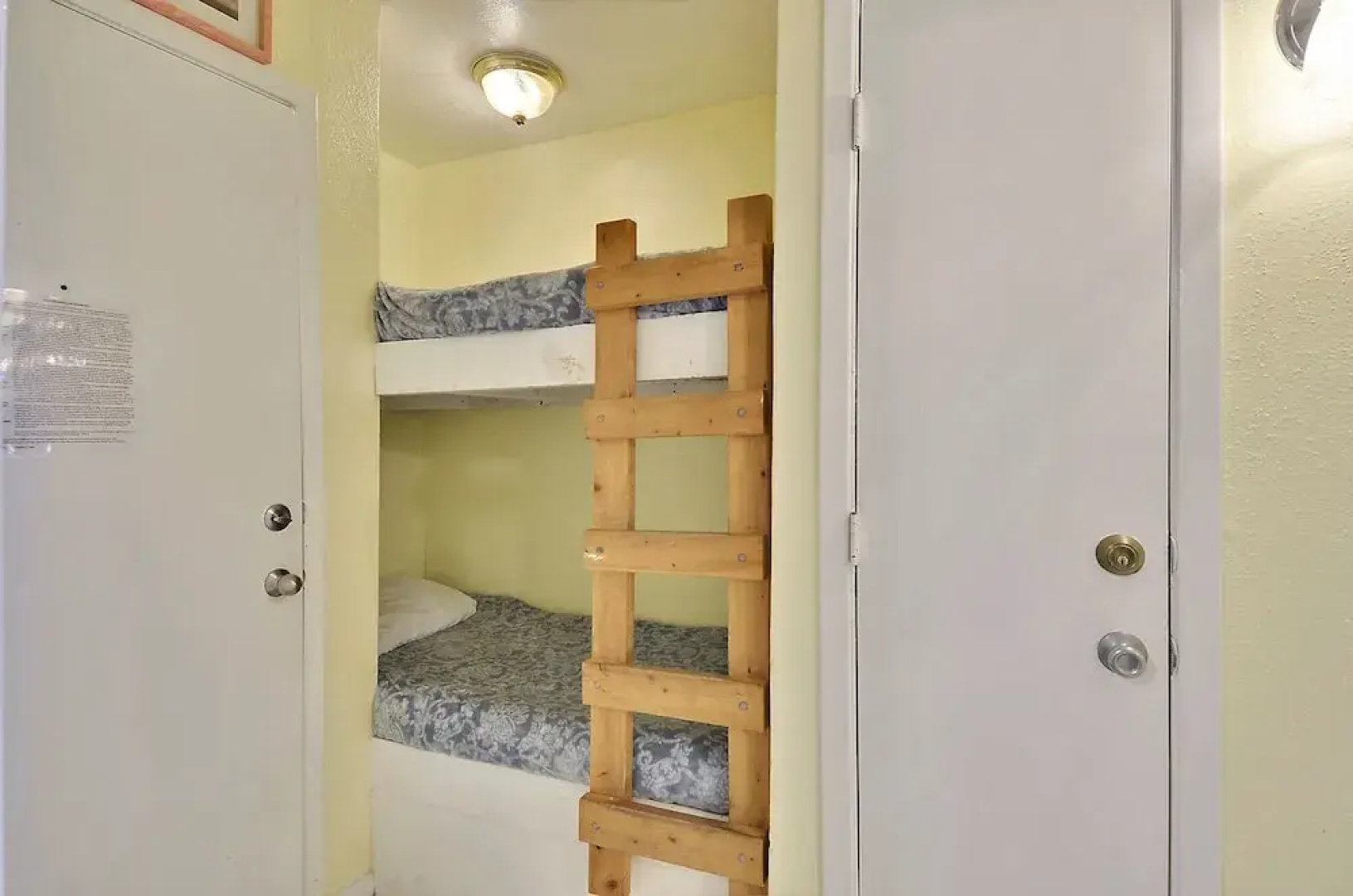 Hula Hut 1 Br condo by RedAwning