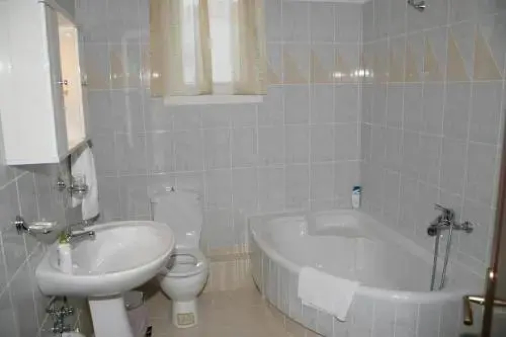 Elanthi Hostel