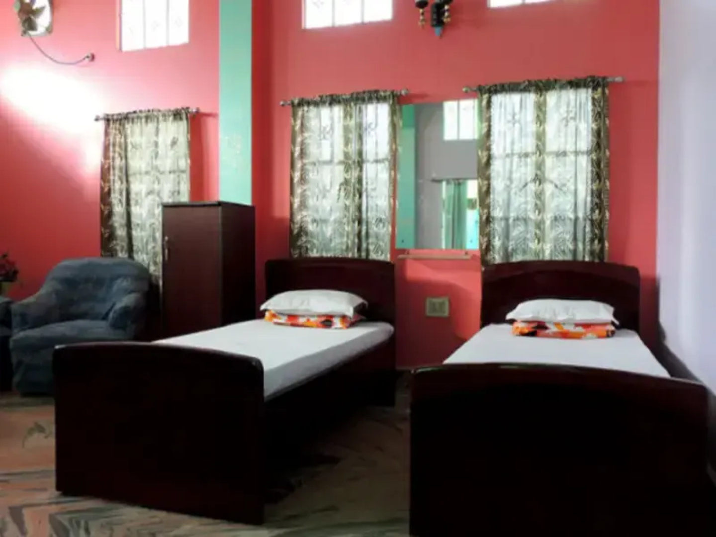 Hotel Paying Guest