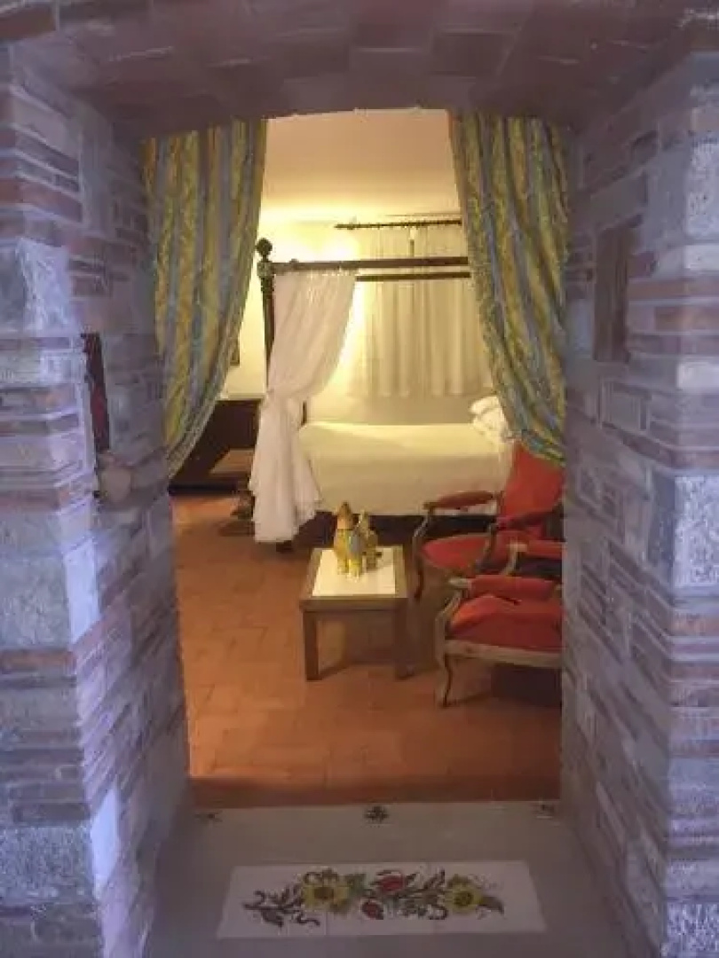 San Valentino Abbazia XIII sec. "La Farm House"