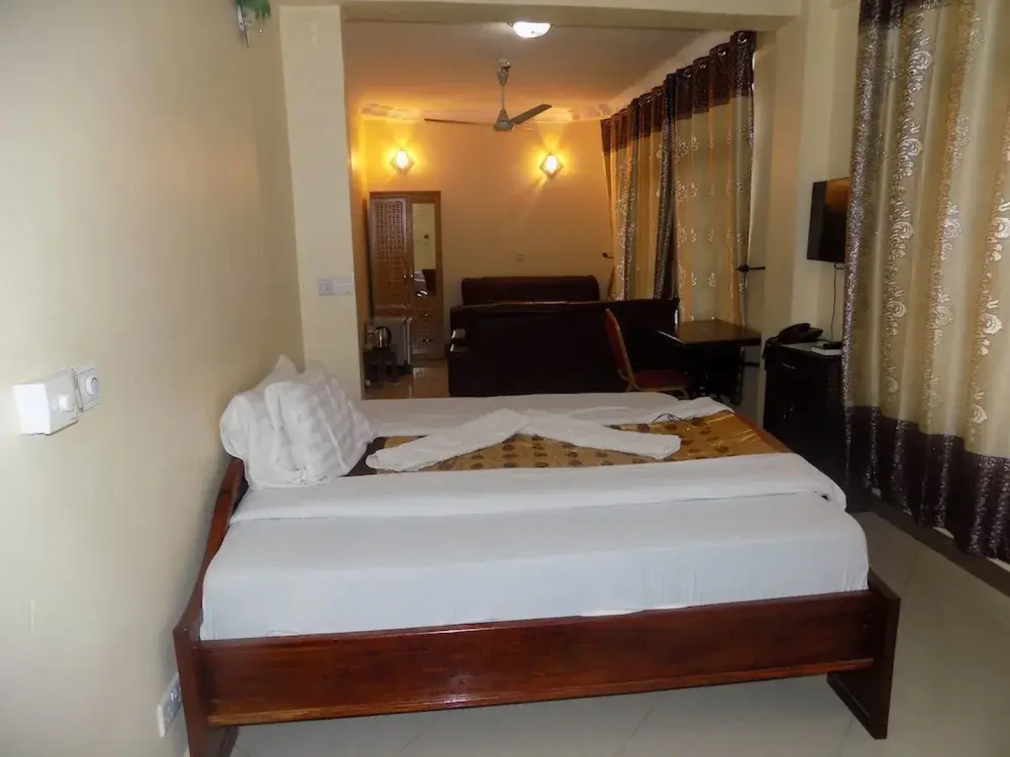 Machare British Hotel