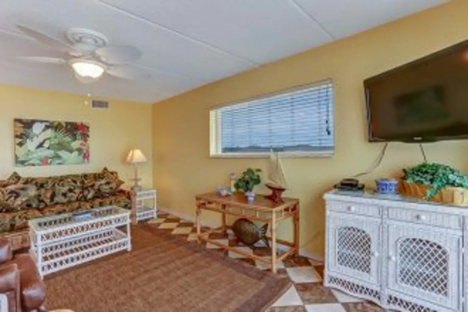 Affordable Condo with Amazing Ocean View by RedAwning