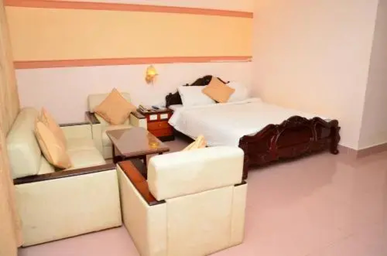 QUỐC TẾ Hotel