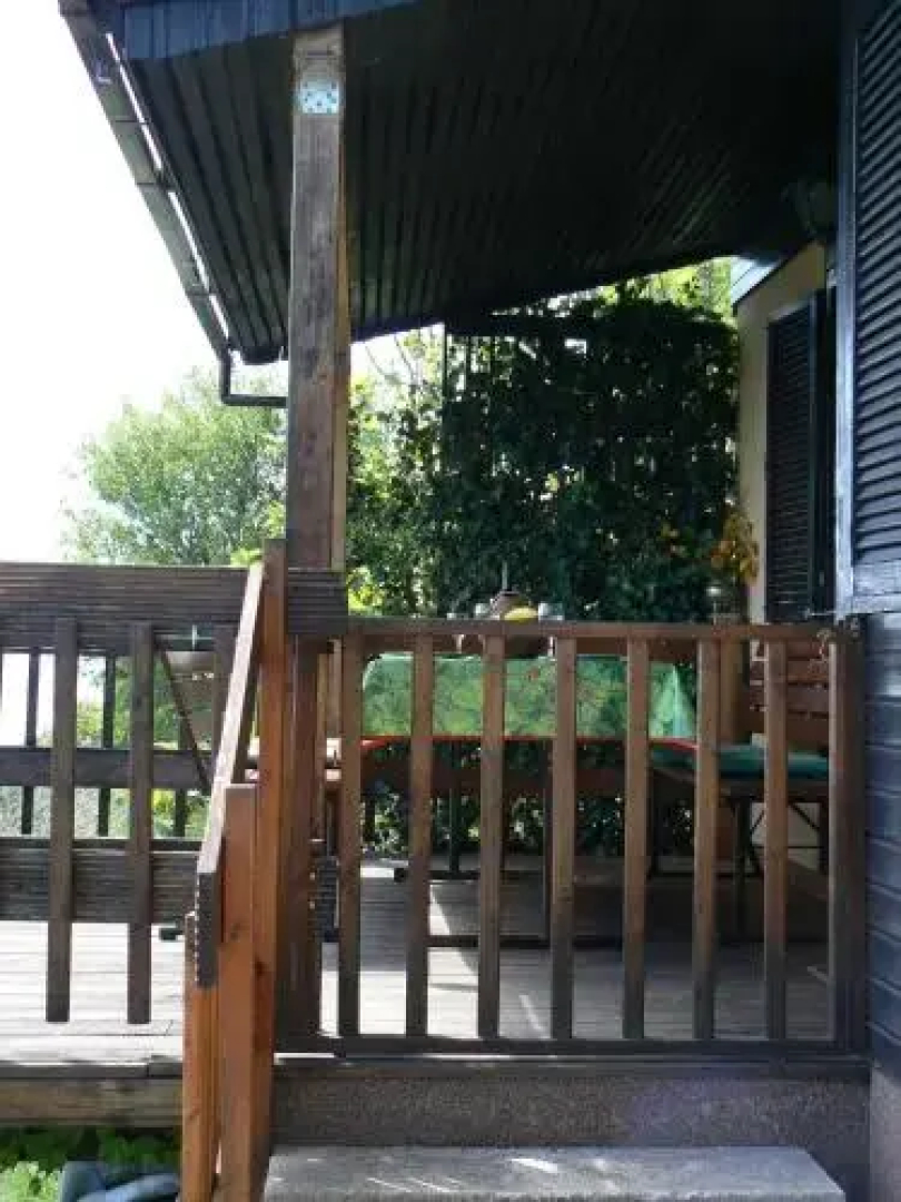 Charismatic Garden Cottage with Sea View