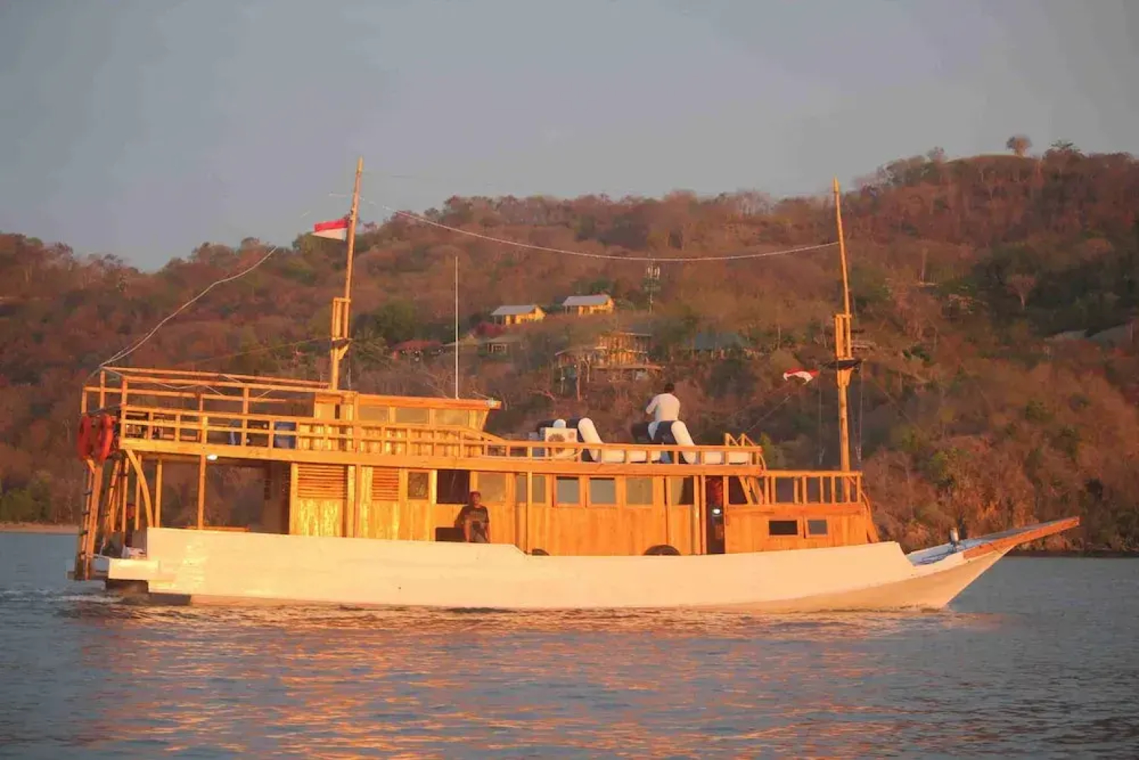 Boat Charter KM.Caroline