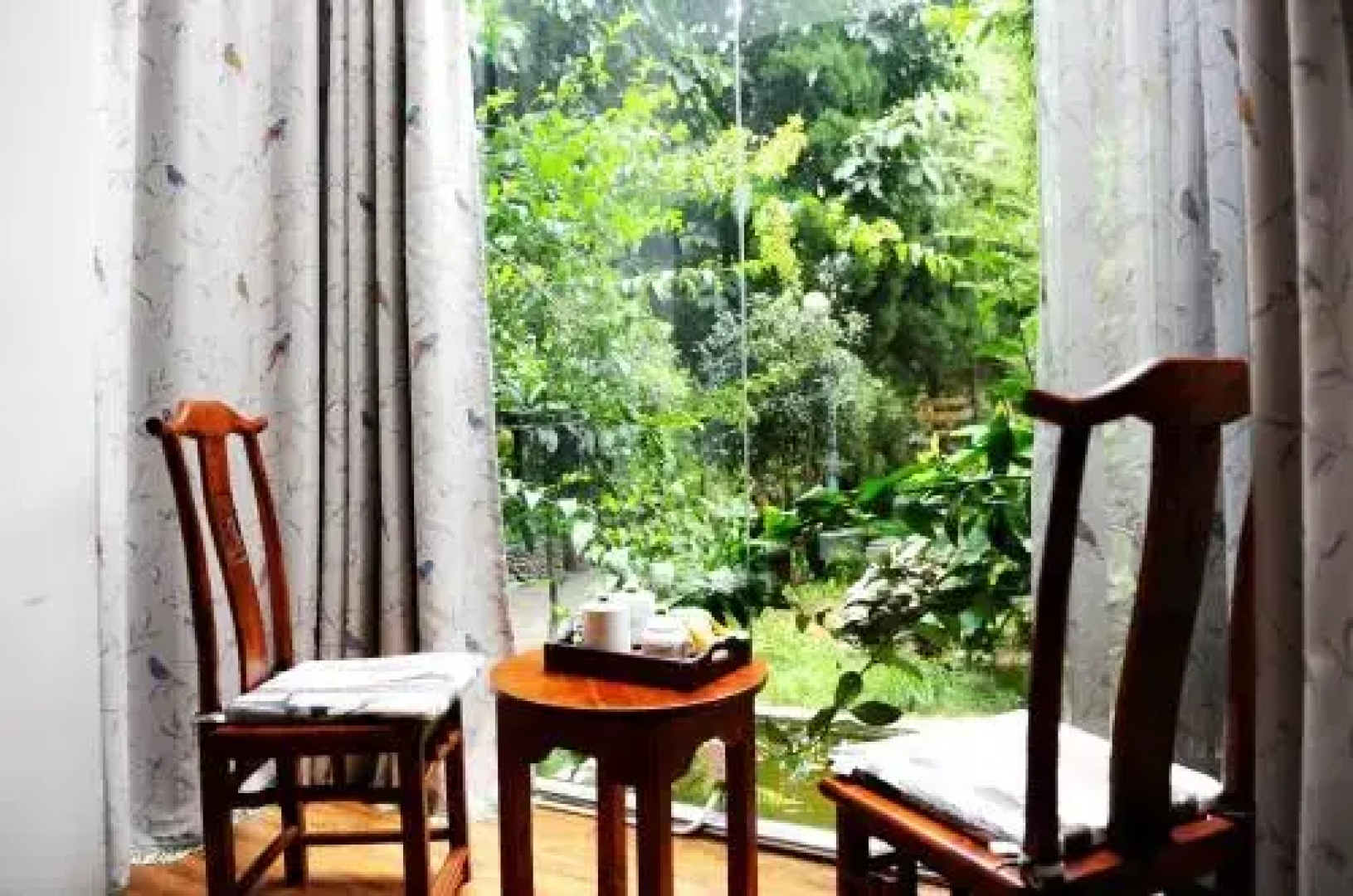 Dali Photography Theme Hostel
