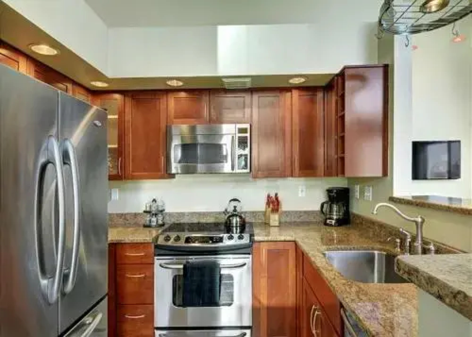 Belltown Court Sunset Suite