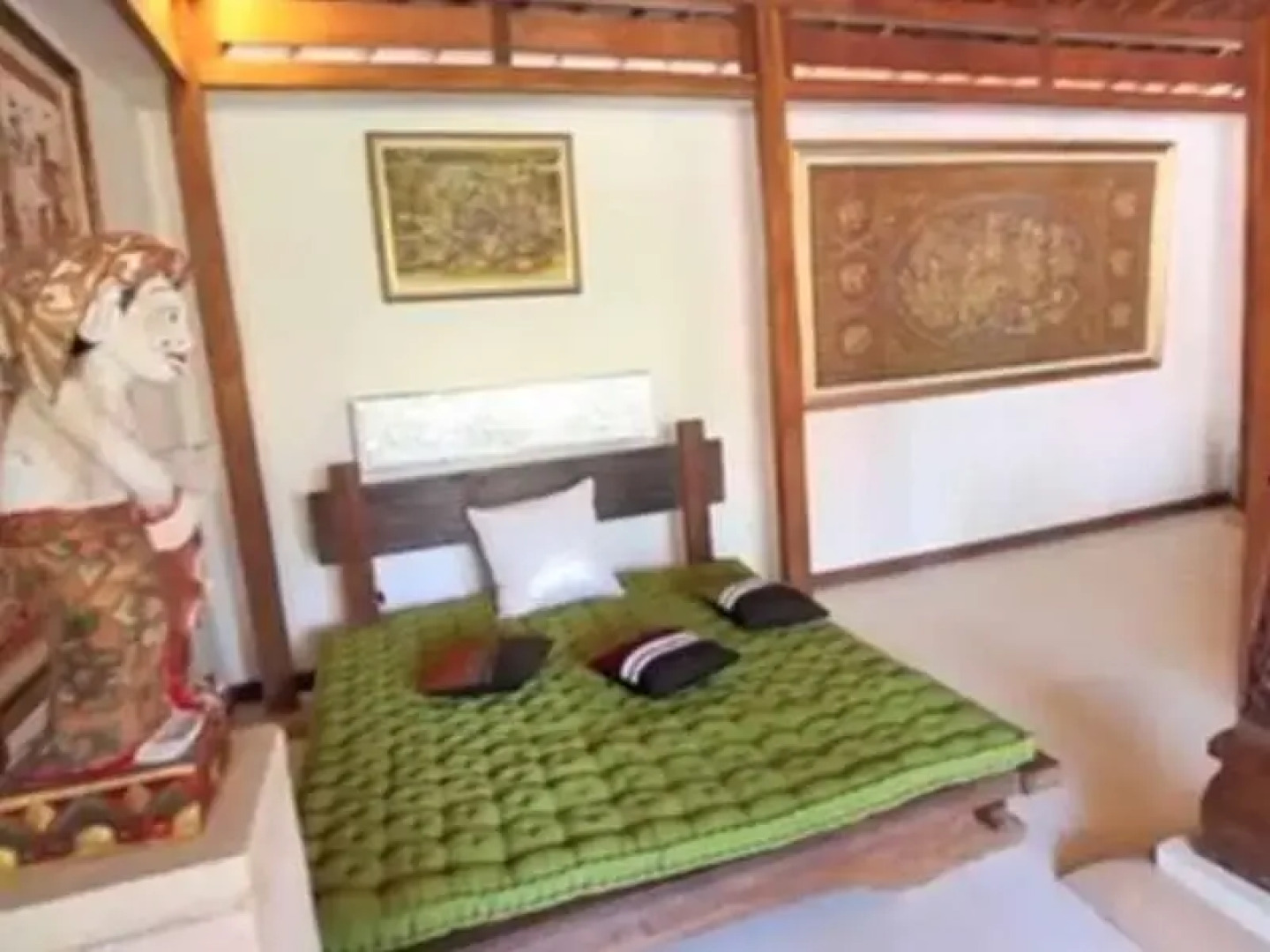 The Prabu House of Art and Villa
