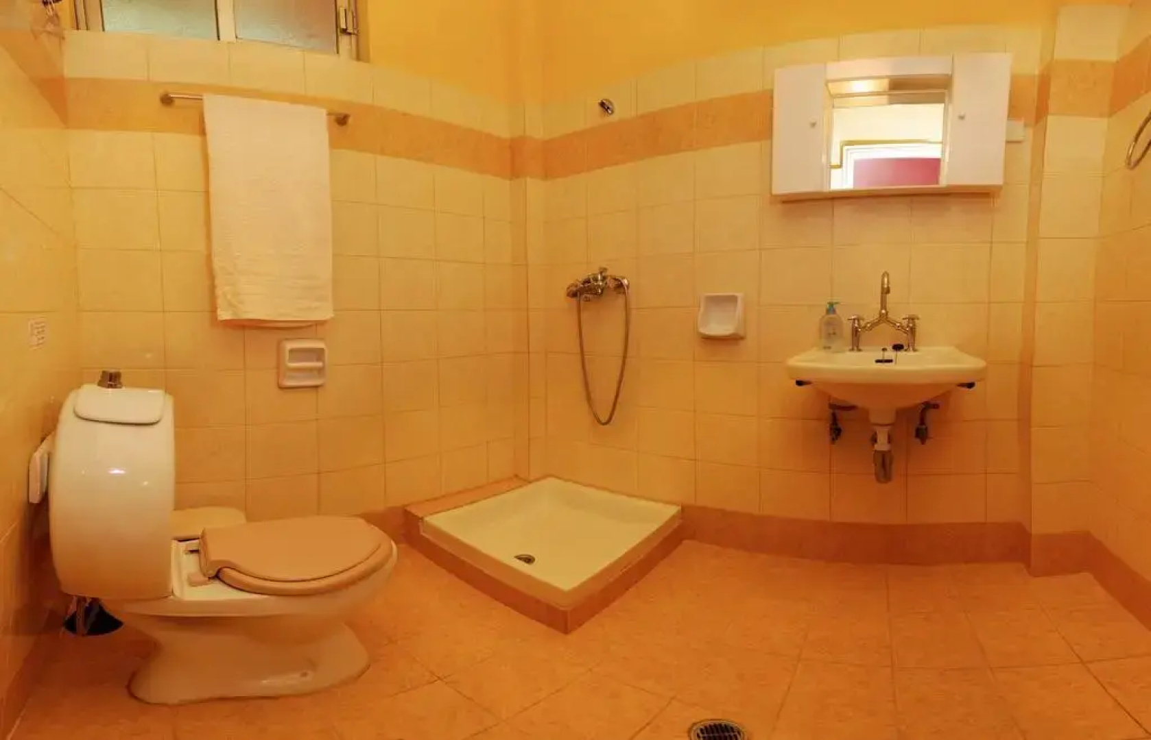 Byronas Apartments