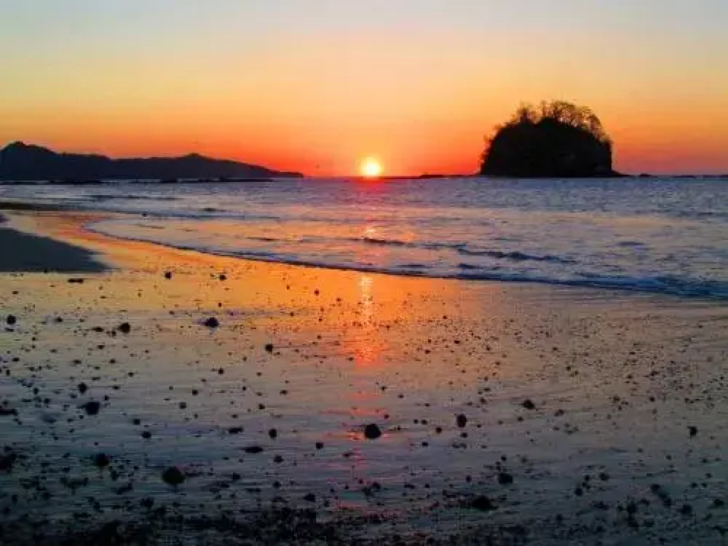 Private townhome 2 blocks from the beach and restaurants