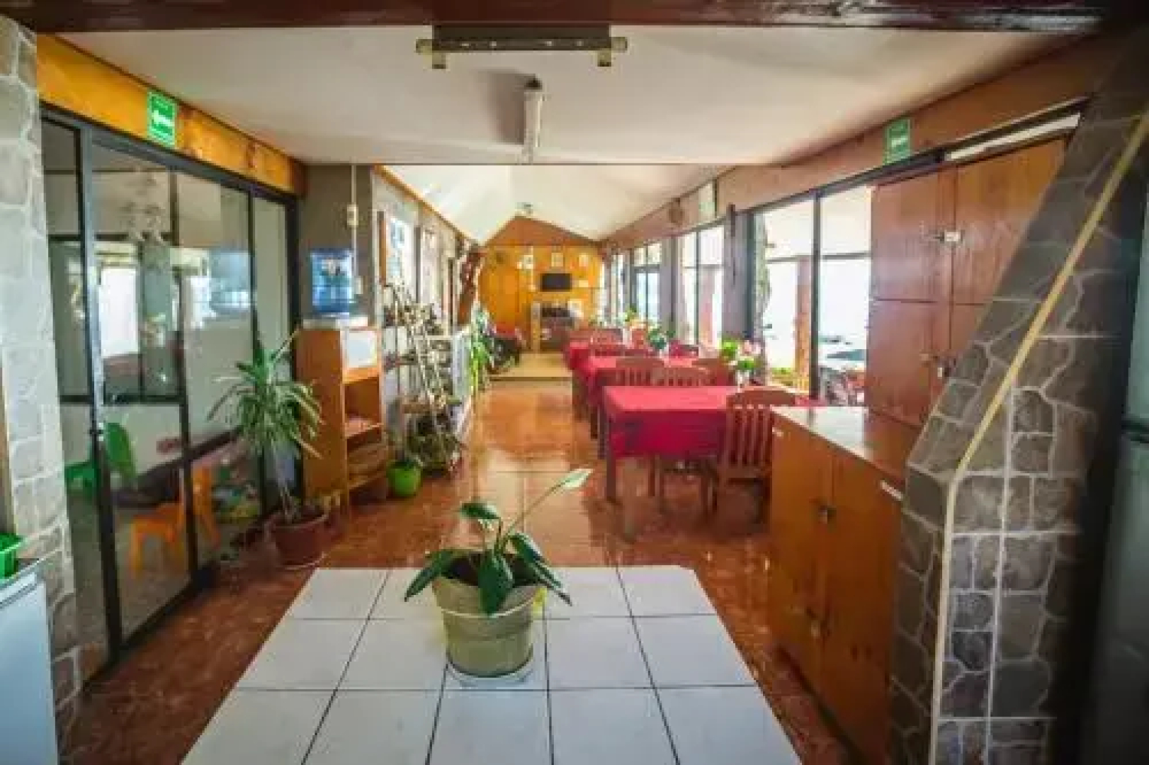 Hostal y Cabañas Tojika