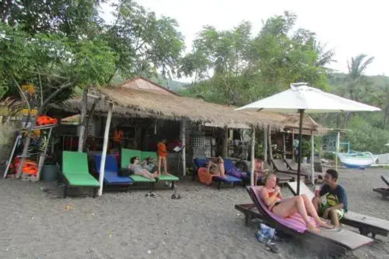 Warung Jemeluk & Home Stay