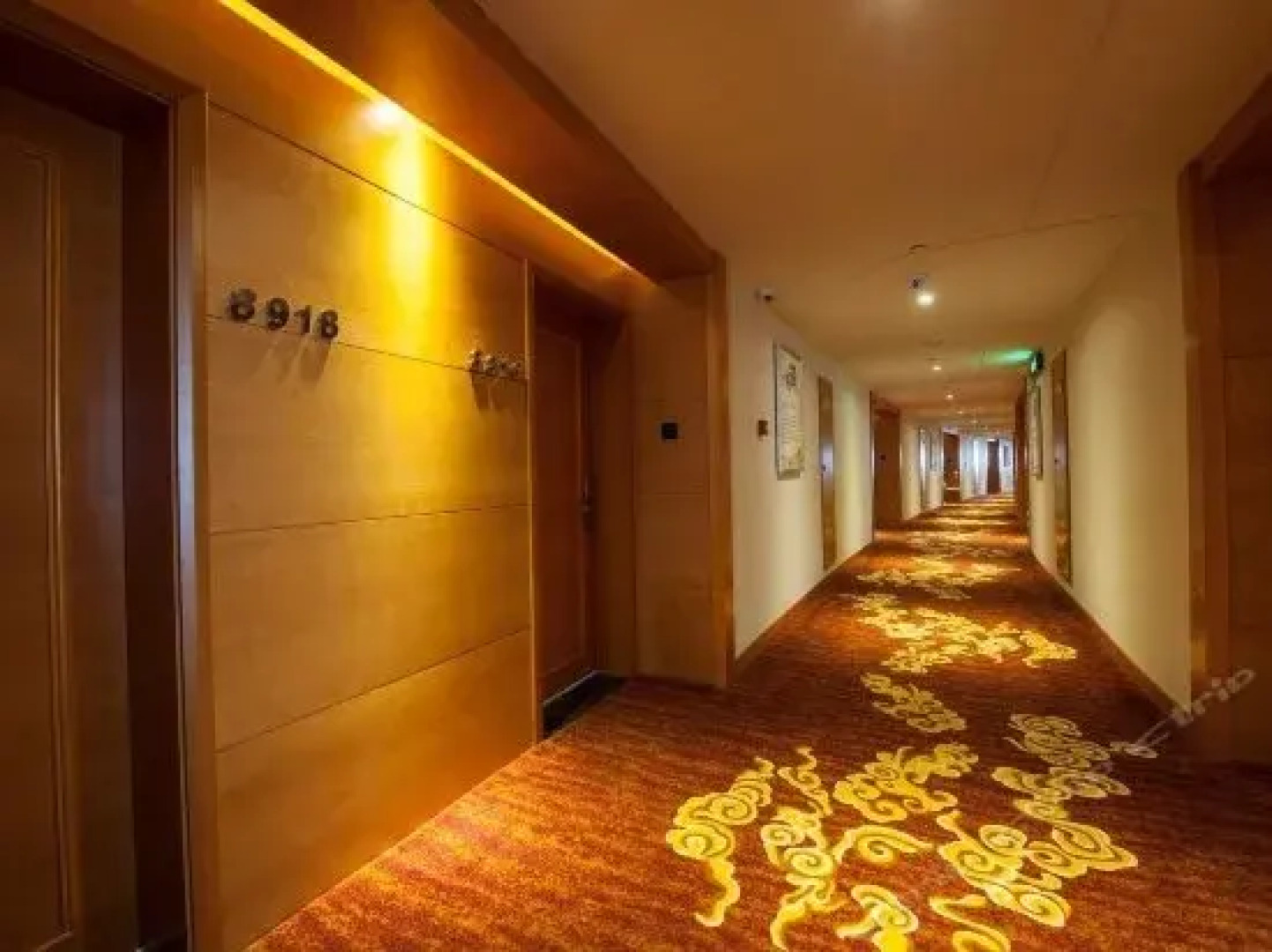 Huayin International Hotel