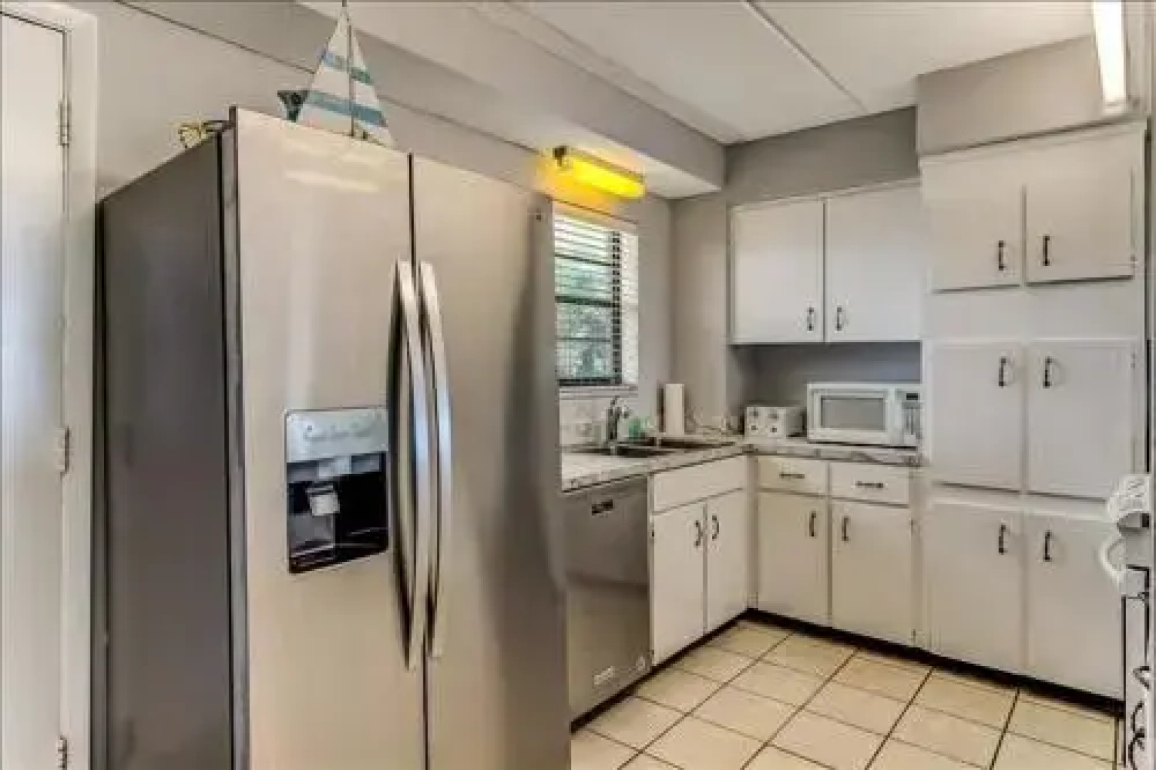 Spacious Oceanfront Condo, Easy Access to Private Fishing Pier by RedAwning