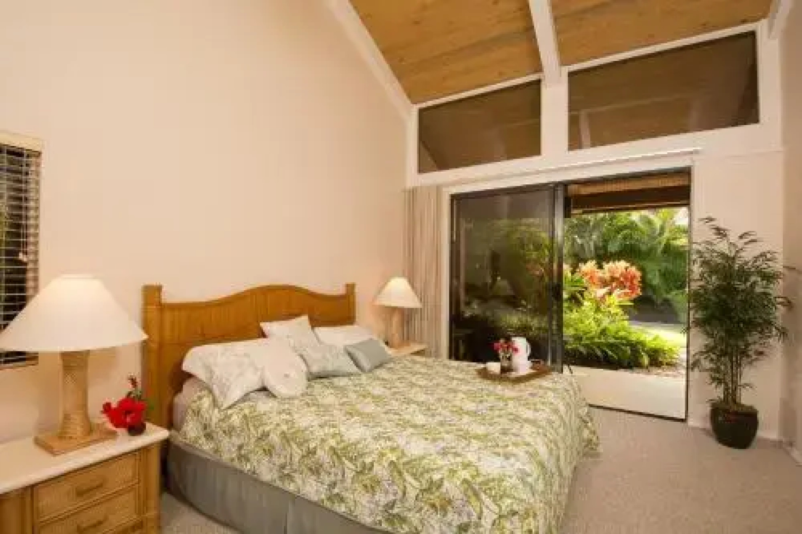 Palekaiko (Paradise) - 2 Br condo by RedAwning