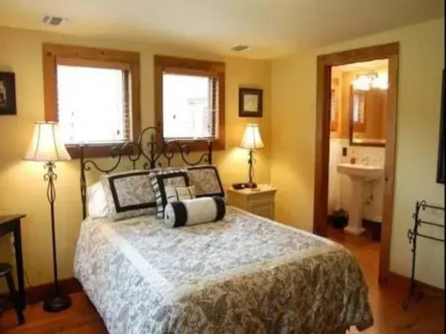 Cedar House on Sound B&B