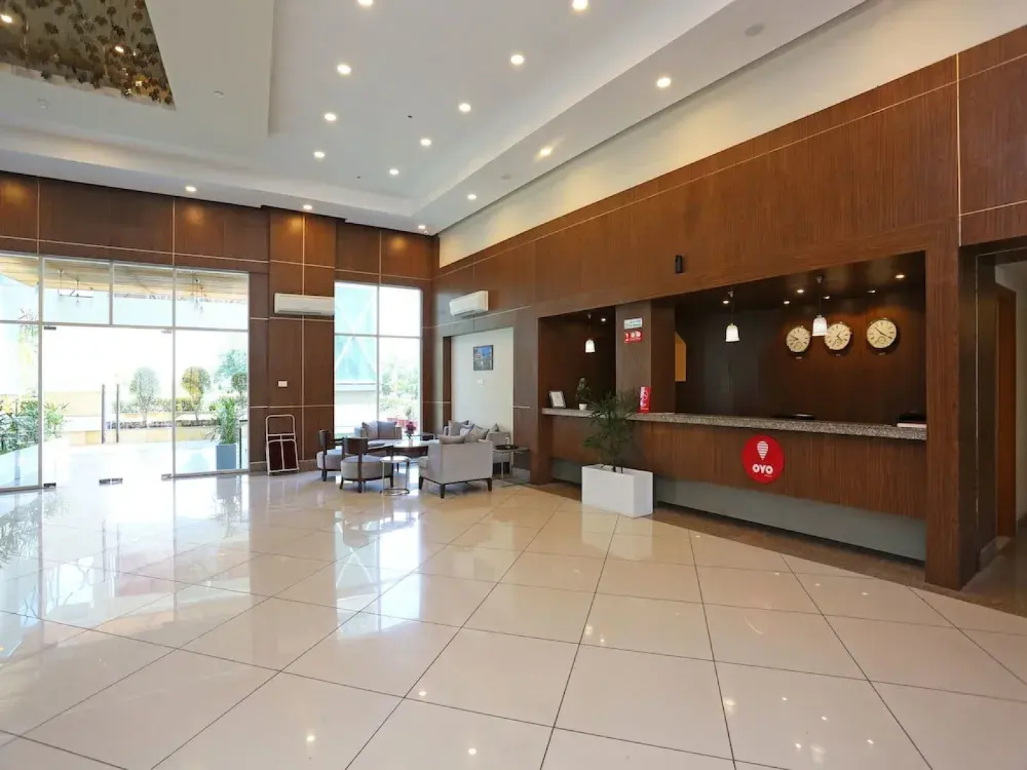 Capital O 13727 Hotel Aarogyam Suites